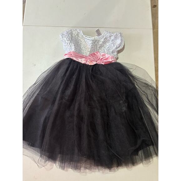 Lot of 7 Girl’s Dresses, Sized 4-8, assorted brands. Mint condition - Picture 3 of 7